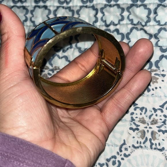 Bracelet blue shade colors combine with gold tone - Picture 3 of 4